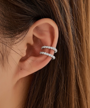 2 piercing com decoração de strass