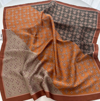 Lenço Quadrado de 70cm Estilo Seda com Estampa Floral