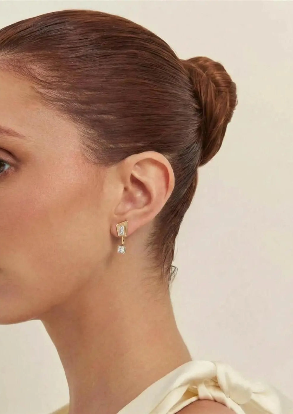 BRINCO EAR JACKET COM ZIRCÔNIAS BAGUETES BRANCAS BANHADO A OURO