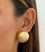 Brinco Dourado Botton Martelado